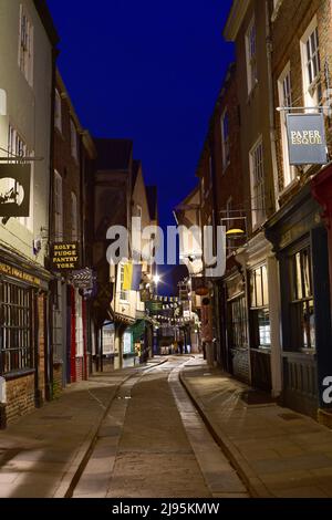 Überhängende Fachwerkgebäude in den Trümmern von york im Twilight yorkshire united Kingdom Stockfoto