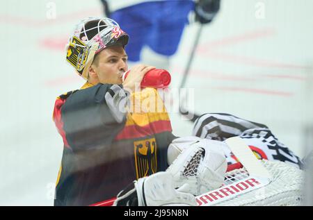 Mathias Niederberger Nr. 35 deutscher Torwart im Spiel DEUTSCHLAND - ITALIEN 9-4 der IIHF EISHOCKEY WELTMEISTERSCHAFT Gruppe B in Helsinki, Finnland, 20. Mai 2022, Saison 2021/2022 © Peter Schatz / Alamy Live News Stockfoto