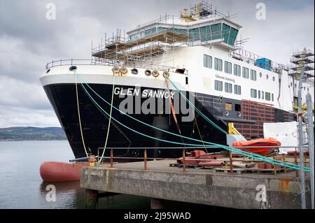 Port Glasgow, Schottland, Großbritannien, April 16. 2022, Ferguson Marine Werft und der Fortschritt der neuen Calmac Fähre namens Glen Sannox Stockfoto