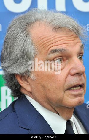 Napoli, Italien. 20.. Mai 2022. Renato Brunetta Minister für öffentliche Verwaltung der Italienischen Republik, während der Parteiveranstaltung „Italien der Zukunft, die vereinende Kraft“ der Forza Italia, die im Palacongressi der Mostra d'Oltremare in Neapel stattfand. Napoli, Italien, 0. Mai 2022. (Foto von Vincenzo Izzo/Sipa USA) Quelle: SIPA USA/Alamy Live News Stockfoto