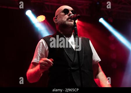 Brescia, Italien. 19. Mai 2022. Der italienische Sänger Mario Biondi spielt im Dis play Theater in Brescia für seine romantische Tour 2022 Stockfoto