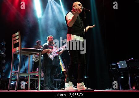 Brescia, Italien. 19. Mai 2022. Der italienische Sänger Mario Biondi spielt im Dis play Theater in Brescia für seine romantische Tour 2022 Stockfoto