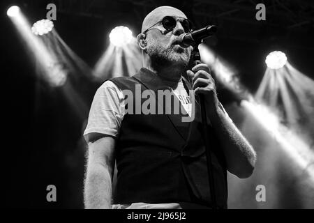 Brescia, Italien. 19. Mai 2022. Der italienische Sänger Mario Biondi spielt im Dis play Theater in Brescia für seine romantische Tour 2022 Stockfoto