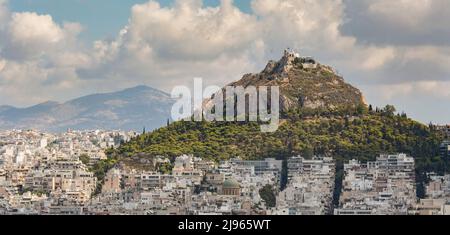 Athen-Griechenland, 13. September 2015 Stadtbild von Athen aus den Akropolis-Gebäuden und dem deutlichen Lycabettus-Hügel Stockfoto