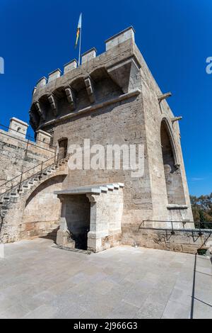 Valencia, Spanien - 05 06 2022: Quart Towers in Valencia, Spanien an einem sonnigen Frühlingstag. Stockfoto