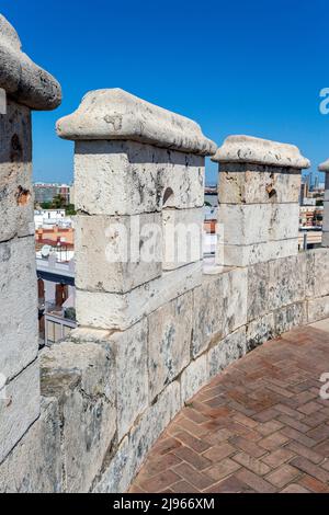 Valencia, Spanien - 05 06 2022: Quart Towers in Valencia, Spanien an einem sonnigen Frühlingstag. Stockfoto