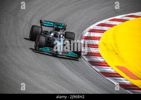 Barcelona, Spanien. 20.. Mai 2022. GEORGE RUSSEL (GBR) vom Team Mercedes fährt seine W13 während der ersten Trainingseinheit des spanischen GP auf dem Circuit de Catalunya Credit: Matthias Oesterle/Alamy Live News Stockfoto