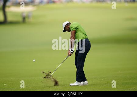 Tulsa, USA. 20.. Mai 2022. Tiger Woods spielt das fünfte Loch in der zweiten Runde während der PGA Championship im Southern Hills Country Club in Tulsa, Oklahoma am Freitag, den 20. Mai 2022. Foto von Kyle Rivas/UPI Credit: UPI/Alamy Live News Stockfoto