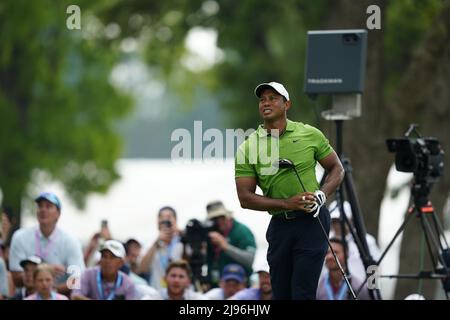 Tulsa, USA. 20.. Mai 2022. Tiger Woods spielt das neunte Loch in der zweiten Runde während der PGA Championship im Southern Hills Country Club in Tulsa, Oklahoma am Freitag, den 20. Mai 2022. Foto von Kyle Rivas/UPI Credit: UPI/Alamy Live News Stockfoto