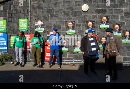 Eine Wahlstation in Collingwood, die für die australischen Bundestagswahlen 2022 tätig ist. Collingwood, Melbourne, Victoria, Australien. Stockfoto