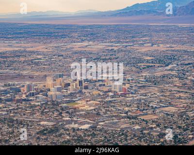 Las Vegas, 15 2022. MAI - am Nachmittag Luftaufnahme der Innenstadt von Las Vegas Stadtlandschaft Stockfoto