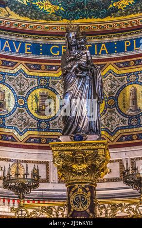 Mosaikbasilika der Schwarzen Madonna Maria Notre Dame de la Garde Katholische Kirche Marseille Frankreich erbaut 1850s, Symbol von Marseille Stockfoto