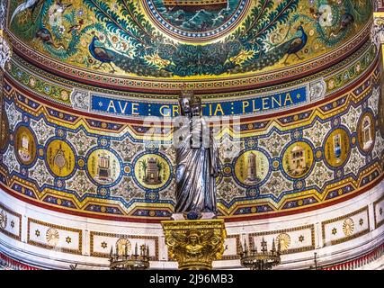 Mosaikbasilika der Schwarzen Madonna Notre Dame de la Garde Katholische Kirche Marseille Frankreich erbaut 1850s, Symbol von Marseille Stockfoto