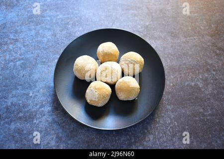 Besan laddu Indisches traditionelles Dessert aus Gramm Mehl Stockfoto