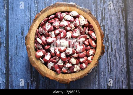 Rote und weiße Farbe rohe ganze getrocknete gesprenkelte Lima-Bohnen Stockfoto