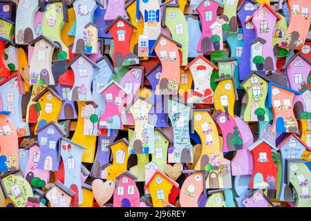 Odessa, Ukraine, Osteuropa. 26. März 2019. Hintergrund von dekorativen bunten Holzhäusern (Bild: © Andrey Nekrasov/ZUMA Press Wire) Stockfoto