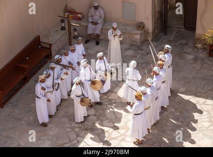 Nizwa, Oman - bekannt für seine Festung und Teil einer erstaunlichen Oase voller Palmen und Bananen, ist Nizwa eines der szenischsten Dörfer im Oman Stockfoto