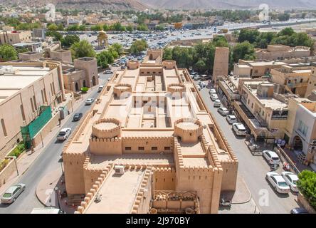 Nizwa, Oman - bekannt für seine Festung und Teil einer erstaunlichen Oase voller Palmen und Bananen, ist Nizwa eines der szenischsten Dörfer im Oman Stockfoto