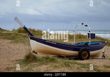 Coble auf Sanddünen marske LS 26042022 befahren Stockfoto