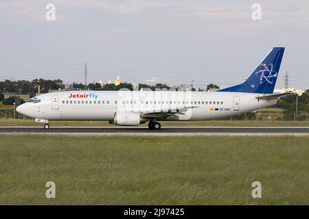 Jetairfly (TUI Airlines Belgium) die Boeing 737-4Y0 (Reg.: EC-GNZ) trägt immer noch das frühere Futura-Farbmuster. Stockfoto