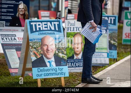 Sydney. 21.. Mai 2022. Das Foto vom 21. Mai 2022 zeigt ein Wahlzentrum der australischen Bundestagswahl 2022 in Sydney, Australien. Die australischen Bundestagswahlen begannen am Samstagmorgen im ganzen Land, wo entweder die Koalition oder die Labour-Partei in einem knapp beengenden Wettbewerb eine Mehrheit gewinnen müssen. Quelle: Bai Xuefei/Xinhua/Alamy Live News Stockfoto