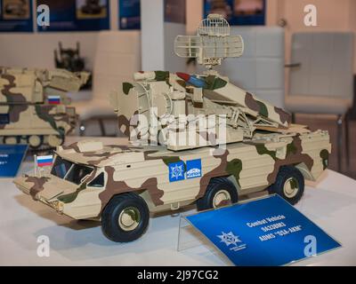 Abu Dhabi, VAE - 23. Februar. 2011: Flak-Raketenmodell der Sowjetunion 9K33 Osa (SA-8 Gecko) auf der Militärausstellung IDEX 2011 Stockfoto