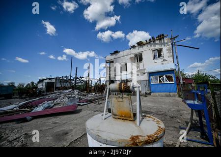 HULIAIPOLE, UKRAINE - 20. MAI 2022 - ein Agrarunternehmen weist Schäden auf, die durch russischen Beschuss, Huliaipole, Region Zaporizhzhia, südöstlich verursacht wurden Stockfoto