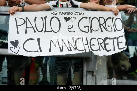 Foto Spada/LaPresse 16 Maggio 2022 - Torino, Italia Sport, Calcio Juventus vs Lazio - Campionato italiano di calcio Serie A Tim 2021/2022 - Stadio Allianz Nella foto: tifosi juventus Photo Spada/LaPresse 16. Mai 2022 - Turin ,Italien Sport, Fußball Juventus vs Lazio - - Italienische Serie A Fußball Meisterschaft 2021/2022 - Allianz Stadion auf dem Foto: juventus Unterstützer/ PRESSINPHOTO Stockfoto