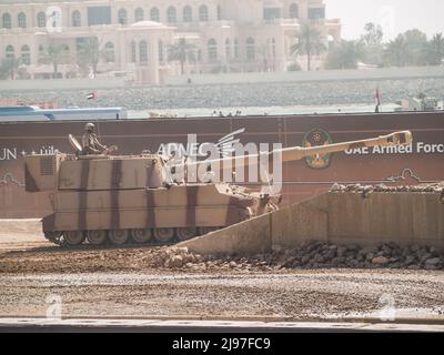 Abu Dhabi, VAE - 23. Februar. 2011: Die M109 155mm selbstfahrende Haubitze in IDEX 2011 Stockfoto