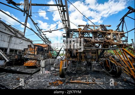 Non Exclusive: HULIAIPOLE, UKRAINE - 20. MAI 2022 - ein Agrarunternehmen weist Schäden auf, die durch russischen Beschuss, Huliaipole, Zaporizhzhia Regio, verursacht wurden Stockfoto