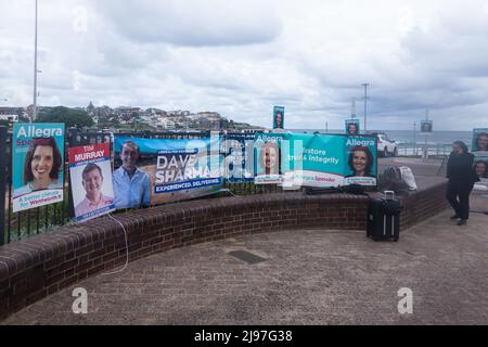 Sydney, Australien. Samstag, 21.. Mai 2022. Der Bondi Surf Bathers Life Saving Club in der Wählerschaft von Wentworth wird als Wahllokal genutzt, als Australier an den Umfragen in Bondi Beach. Quelle: Paul Lovelace/Alamy Live News Stockfoto