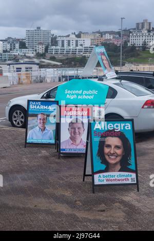 Sydney, Australien. Samstag, 21.. Mai 2022. Der Bondi Surf Bathers Life Saving Club in der Wählerschaft von Wentworth wird als Wahllokal genutzt, als Australier an den Umfragen in Bondi Beach. Quelle: Paul Lovelace/Alamy Live News Stockfoto