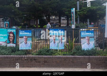 Sydney, Australien. Samstag, 21.. Mai 2022. Der Bondi Surf Bathers Life Saving Club in der Wählerschaft von Wentworth wird als Wahllokal genutzt, als Australier an den Umfragen in Bondi Beach. Quelle: Paul Lovelace/Alamy Live News Stockfoto