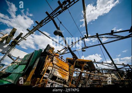 Saporischschschja, Ukraine. 20.. Mai 2022. Ein Agrarunternehmen weist Schäden auf, die durch russischen Beschuss, Huliaipole, Region Saporischschschja, im Südosten der Ukraine verursacht wurden. 20.Mai 2022. Foto von Dmytro Smolyenko/Ukrinform/ABACAPRESS.COM Credit: Abaca Press/Alamy Live News Stockfoto