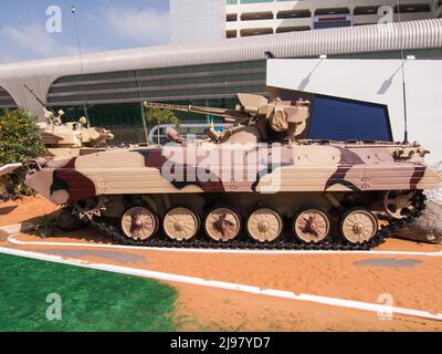 Abu Dhabi, VAE - 23. Februar. 2011: Ukrainische Armee BMP-1M Modernizado (Shkval) auf der IDEX 2011 Militärausstellung Stockfoto