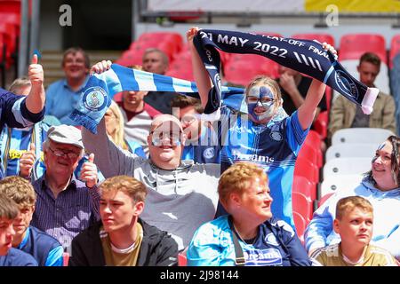 Wembley Stadium, London, Großbritannien. 21.. Mai 2022. FA League 1 Promotion Play-off Finale, Sunderland gegen Wycombe Wanderers; Wycombe Wanderers Fans Kredit: Action Plus Sports/Alamy Live News Stockfoto