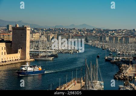 Frankreich. Marseille. Bouche-du-Rhone (13). Eingang zum alten Hafen von Marseille und dem Königsturm Rene Stockfoto