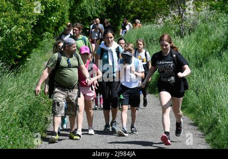 Prcice, Tschechische Republik. 21.. Mai 2022. Touristen nehmen am jährlichen Prag-Prcice-marsch 55., Prcice, Mittelböhmen, am Samstag, den 21. Mai, 2022. Der berühmteste marsch in der Tschechischen Republik fand ab 1966 statt. Kredit: Michaela Rihova/CTK Foto/Alamy Live Nachrichten Stockfoto