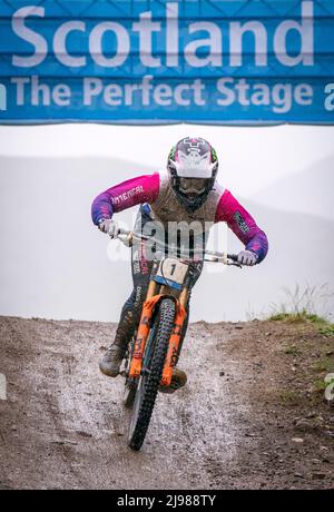 Der Franzose Amaury Pierron beim Elite Men’s Downhill Qualifying am ersten Tag des Mercedes-Benz UCI MTB World Cup in Fort William. Bilddatum: Samstag, 21. Mai 2022. Stockfoto