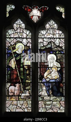 Buntglasfenster von Percy Bacon & Brothers mit Darstellung der Geburt Christi, St. Peter & St. Paul's Church, Wingrave, Buckinghamshire Stockfoto