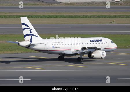 ISTANBUL, TÜRKEI - 16. OKTOBER 2021: Aegean Airlines Airbus A319-132 (CN 2468) landet auf dem Internationalen Flughafen Istanbul. Stockfoto