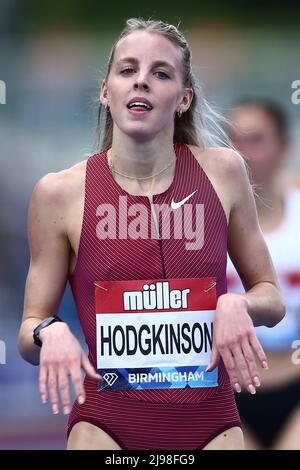 Die Großbritanniens Keely Hodgkinson feiert im Alexandra Stadium in Birmingham, als sie die Frauen 800m während der Muller Birmingham Diamond League gewinnt. 21. Mai 2022 Stockfoto