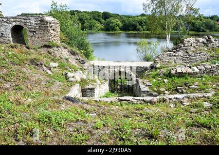 Ruinen der alten Festung in Staraya Ladoga Stadt Stockfoto