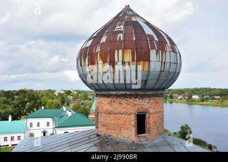 Staraya Ladoga St. Nikolaus Kloster am Ufer des Flusses Volkhov Stockfoto