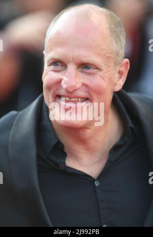 Cannes, Frankreich. 21.. Mai 2022. Der amerikanische Schauspieler Woody Harrelson nimmt am Samstag, den 21. Mai 2022, an der Premiere von Triangle of Sadness im Palais des Festivals bei den Filmfestspielen von Cannes 75. Teil. Foto von Rune Hellestad/ Credit: UPI/Alamy Live News Stockfoto