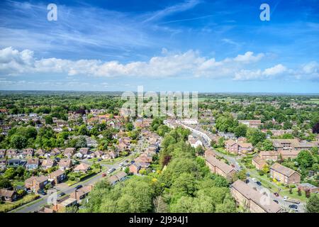 Das schöne Dorf Hassocks liegt in der ländlichen Landschaft von West Sussex in der Nähe der South Downs, Luftaufnahme. Stockfoto