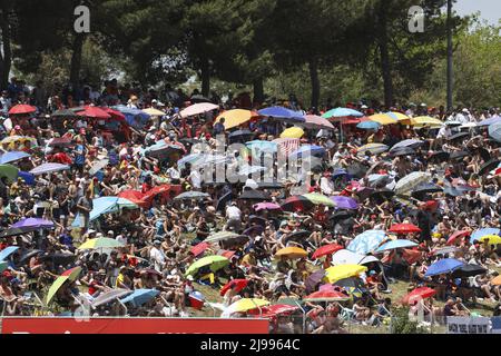 Zuschauer, Fans während des Formel 1 Pirelli Grand Premio de Espana 2022, 6. Runde der FIA Formel 1 Weltmeisterschaft 2022, auf dem Circuit de Barcelona-Catalunya, vom 20. Bis 22. Mai 2022 in Montmelo, Spanien - Foto: Dppi/DPPI/LiveMedia Stockfoto