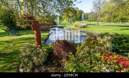 Queen's Lake im Beacon Hill Park in Victoria, British Columbia, Kanada. Eine Statue von Königin Elisabeth II., die sich hier befindet, wurde 2021 enthauptet. Stockfoto