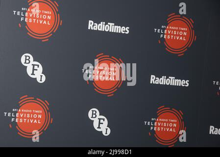 London, Großbritannien. 21.. Mai 2022. Reklametafeln auf der TV-Vorschau „The Outlaws“ Fotowand beim BFI & Radio Times Television Festival im BFI Southbank in London. Kredit: SOPA Images Limited/Alamy Live Nachrichten Stockfoto