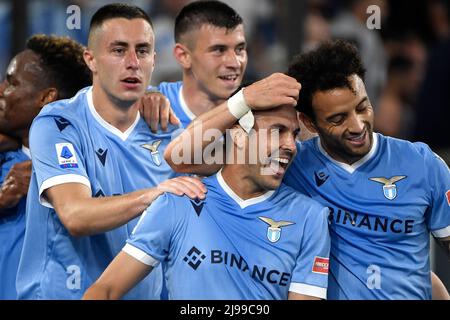 Roma, Italien. 21.. Mai 2022. Pedro Rodriguez Ledesma von der SS Lazio feiert nach dem Tor von 3-2 während der Serie A Fußballspiel zwischen SS Lazio und Hellas Verona im Olimpico-Stadion in Rom (Italien), 21.. Mai 2022. Foto Antonietta Baldassarre/Insidefoto Kredit: Insidefoto srl/Alamy Live News Stockfoto